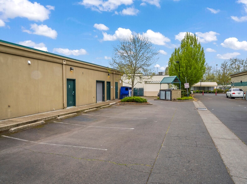 More Photos Of 5810 Main St, Springfield Unknown For Lease