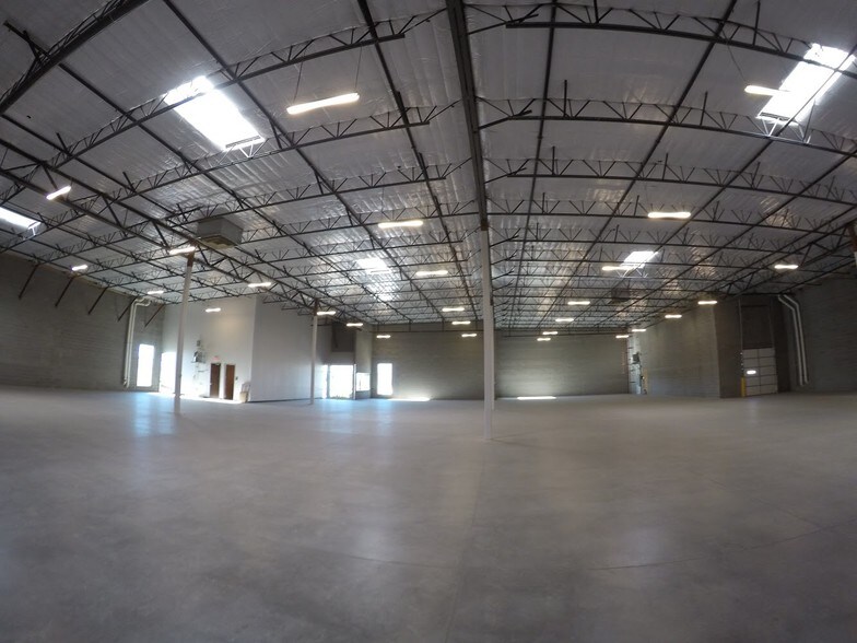More Photos Of 2140 S Douglas Dr, Chandler Warehouse For Lease