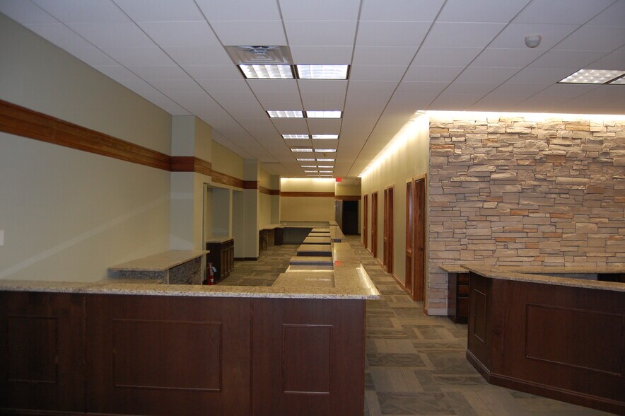 More Photos Of 222 E Main St, Belleville Office For Lease