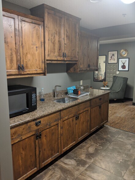 More Photos Of 13951-13959 W Preserve Blvd, Burnsville Loft Creative Space For Lease