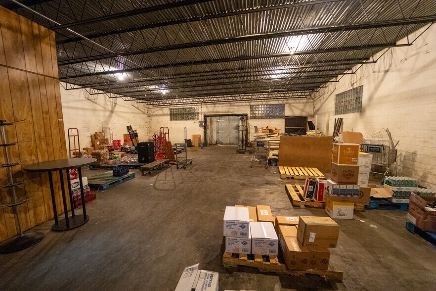 More Photos Of 1302 E Crestwood Dr, Victoria Storefront For Sale