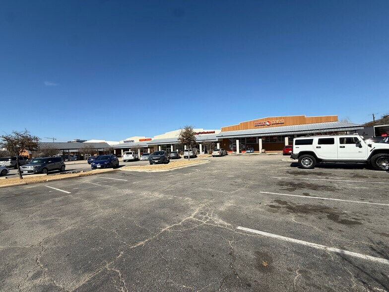 More Photos Of 1024 W Rosedale St, Fort Worth Unknown For Lease