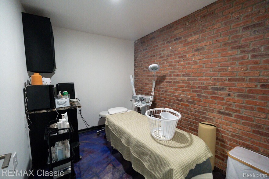 More Photos Of 23365 Woodward Ave, Ferndale Storefront Retail Office For Sale