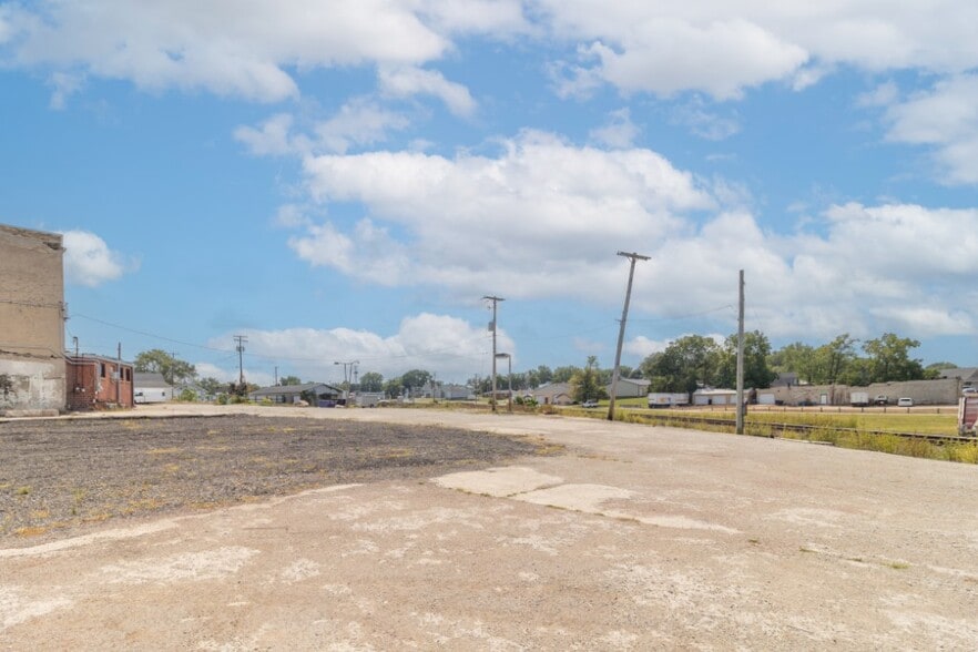 More Photos Of 1553 Broad St, New Castle Land For Lease