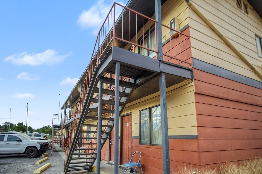 More Photos Of 801 W Broadway Ave, Bloomfield Hotel For Sale