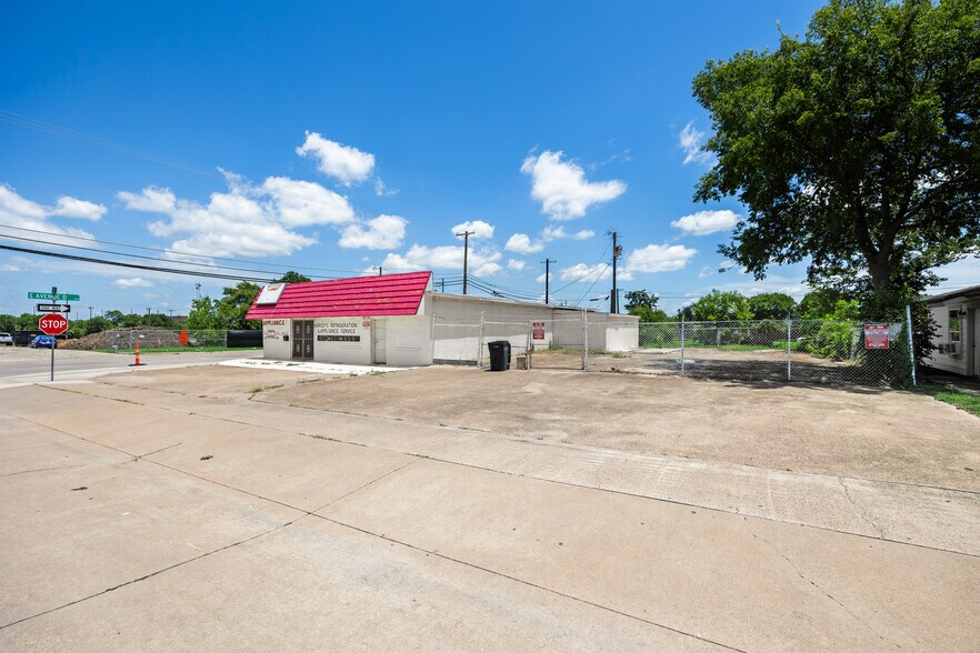 More Photos Of 500 Ford St, Garland Storefront For Lease