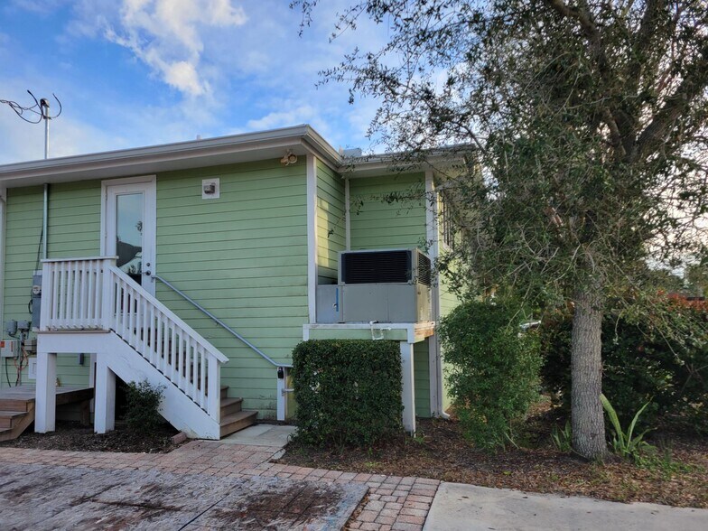 More Photos Of 1530 Periwinkle Way, Sanibel Medical For Lease
