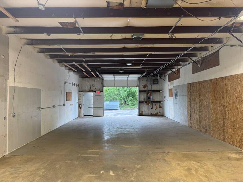 More Photos Of 5755 Industrial Pl, Colorado Springs Warehouse For Lease