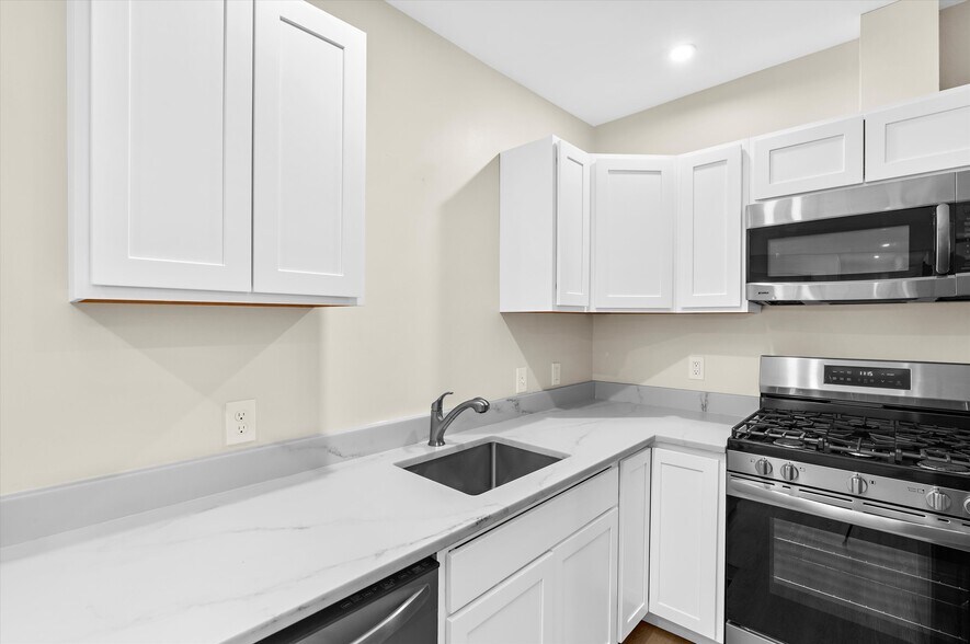 More Photos Of 38 Bloomsbury Ave, Catonsville General Retail For Lease