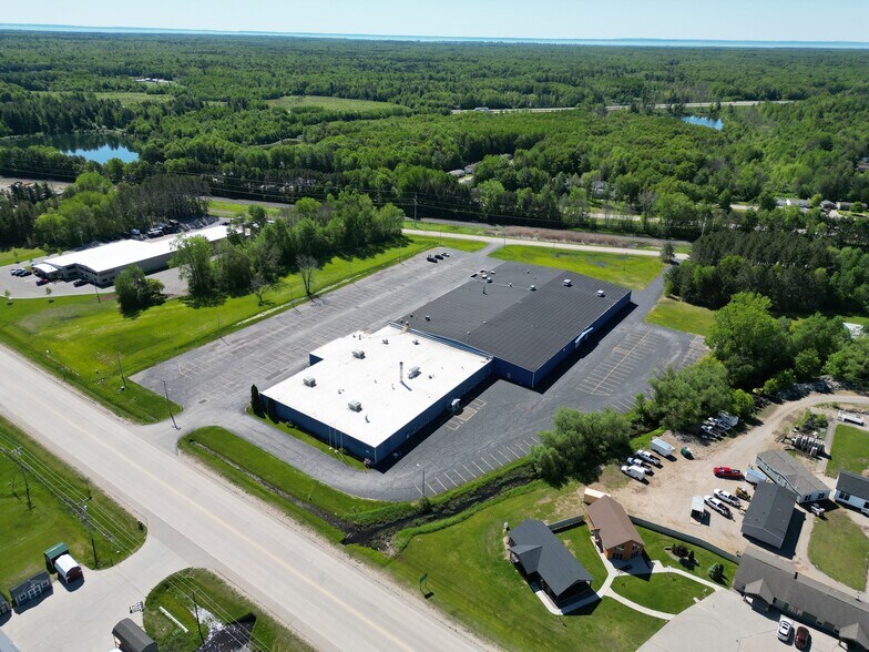 More Photos Of 701 Maple St, Peshtigo Warehouse For Lease