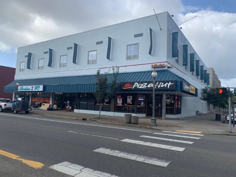 More Photos Of 100-114 W Wishkah St, Aberdeen General Retail For Lease