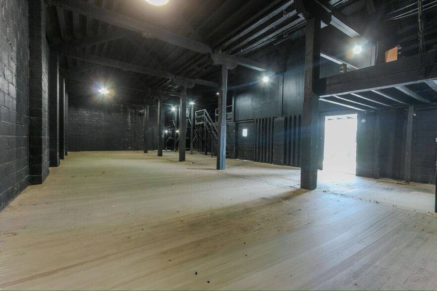 More Photos Of 36 Walnut St, Thurmont Warehouse For Lease