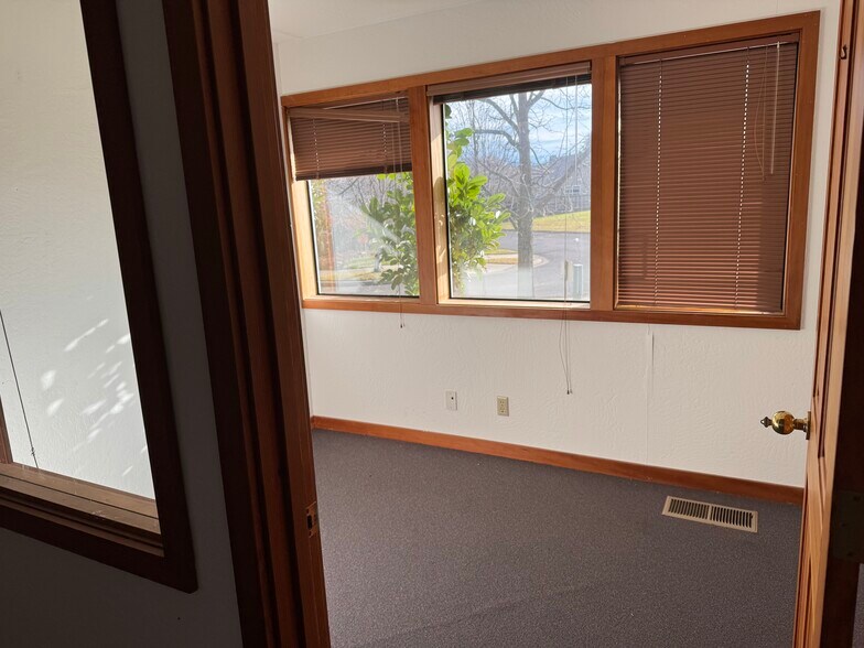 More Photos Of 400 Williamson Way, Ashland Office Residential For Sale