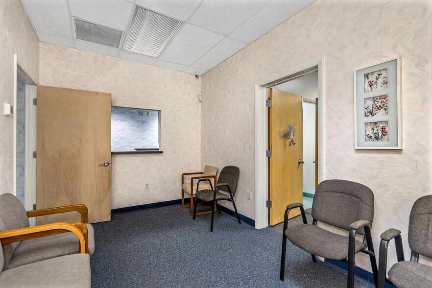 More Photos Of 7641 66th St N, Pinellas Park Medical For Sale