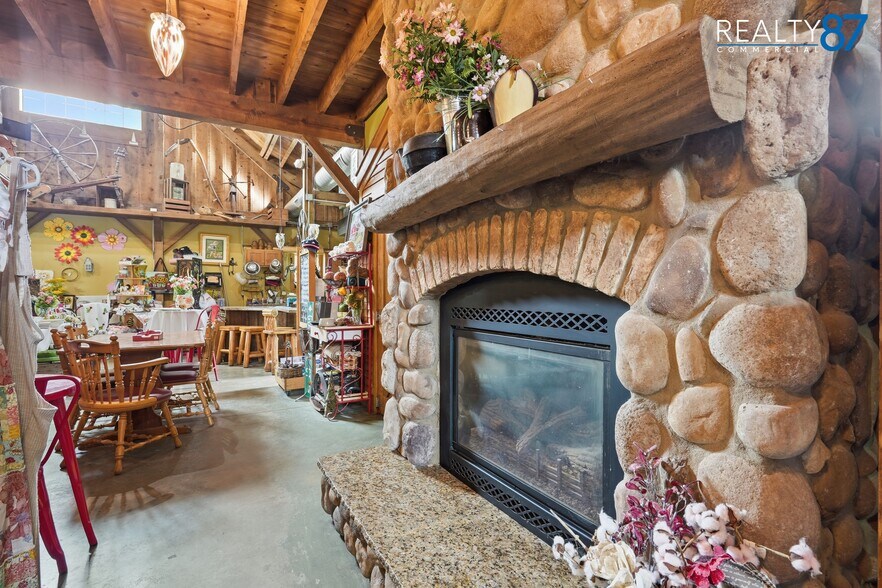 More Photos Of 495 Miller Rd, Hiawatha Specialty For Sale