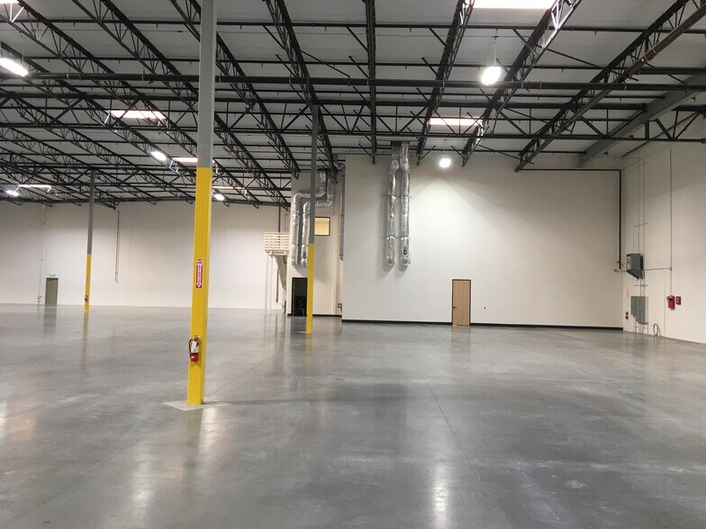 More Photos Of 14868 Los Angeles St, Irwindale Manufacturing For Lease