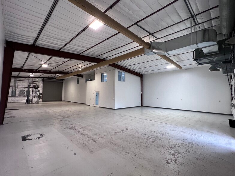 More Photos Of 811 S Santa Rita Ave, Tucson Warehouse For Lease