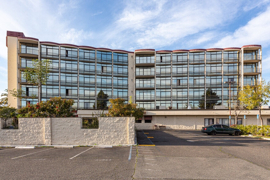 More Photos Of 150 Hegenberger Rd, Oakland Hotel For Sale