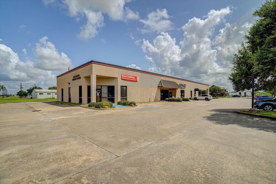 More Photos Of 502 This Way, Lake Jackson General Retail For Sale