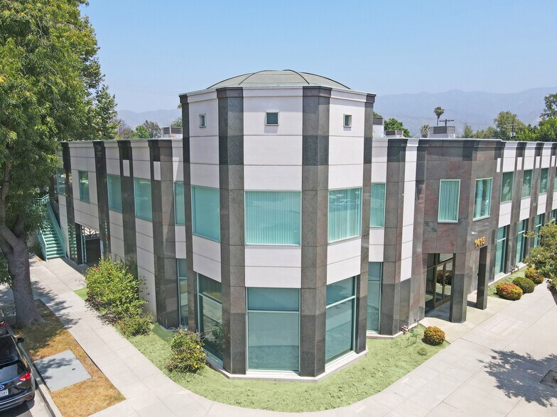 Primary Photo Of 1415 W Magnolia Blvd, Burbank Office Residential For Lease
