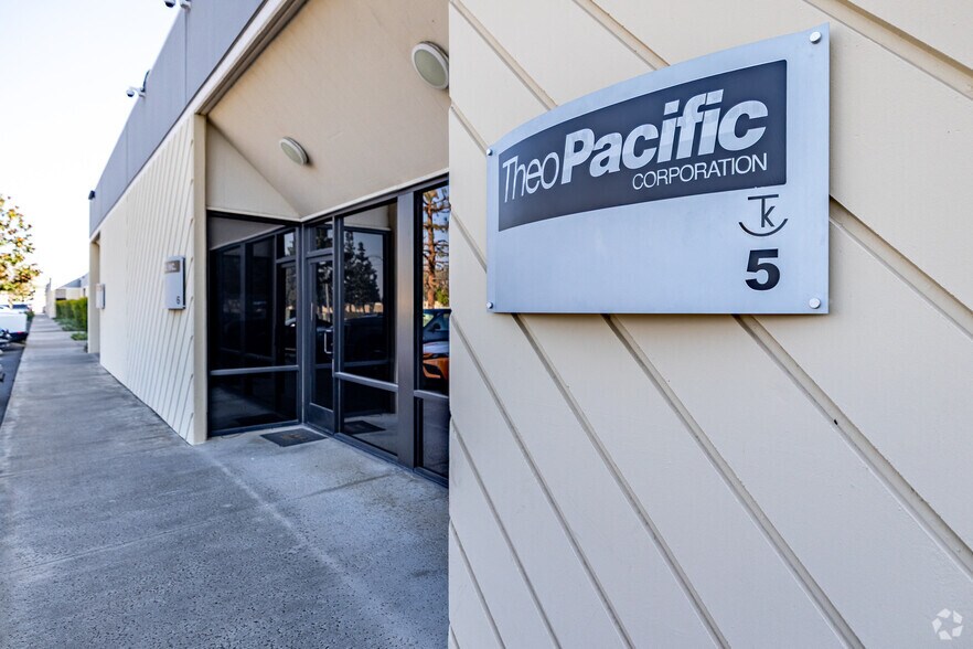 More Photos Of 350 E Orangethorpe Ave, Placentia Warehouse For Lease