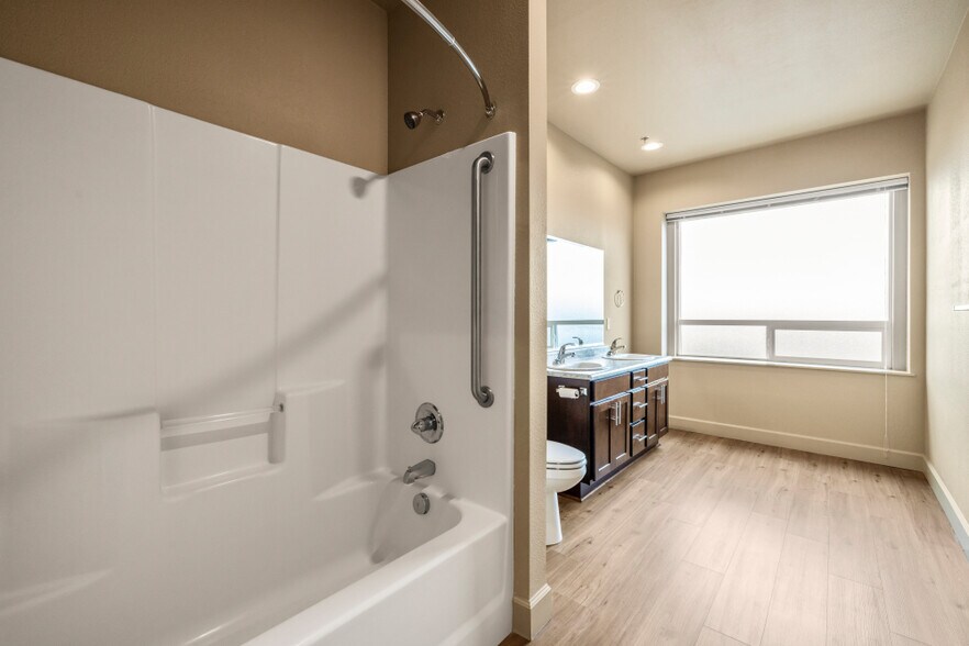 More Photos Of 125 S 6th St, Klamath Falls Flex For Sale