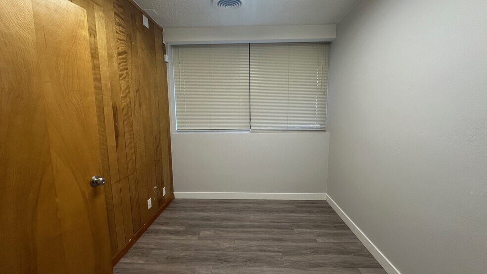 More Photos Of 1717 Olympia Way, Longview Office For Lease