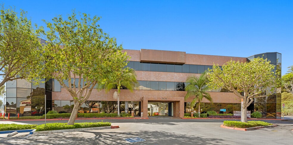 More Photos Of 2424 Vista Way, Oceanside Office For Lease