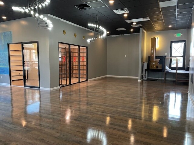 More Photos Of 190 W Main Ave, Gastonia Bar For Lease
