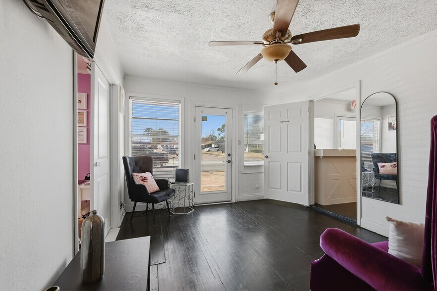 More Photos Of 2205 Strawberry Rd, Pasadena Flex For Sale