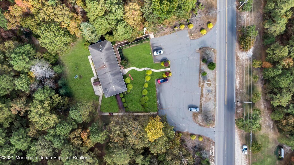 More Photos Of 2101 Lake Rd, Manchester Medical For Sale