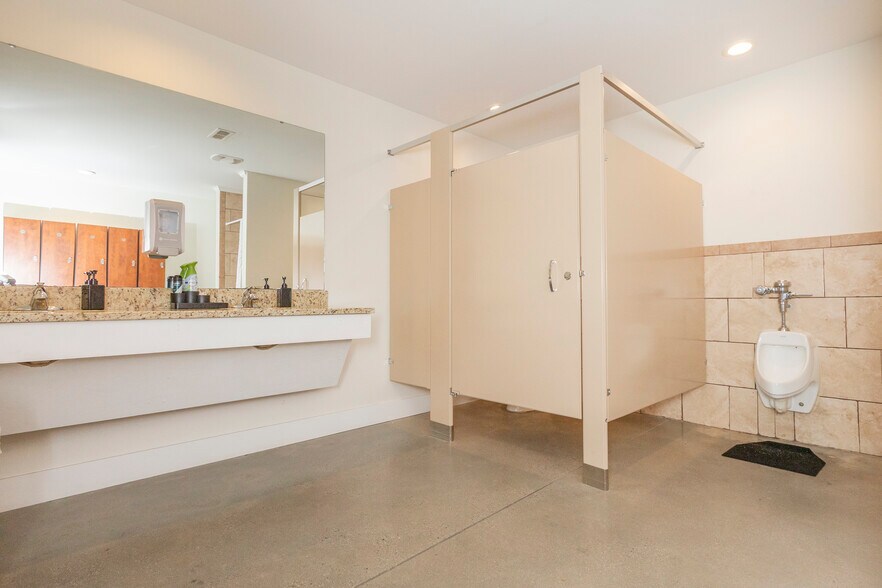 More Photos Of 107 E Orr St, Anderson Specialty For Sale