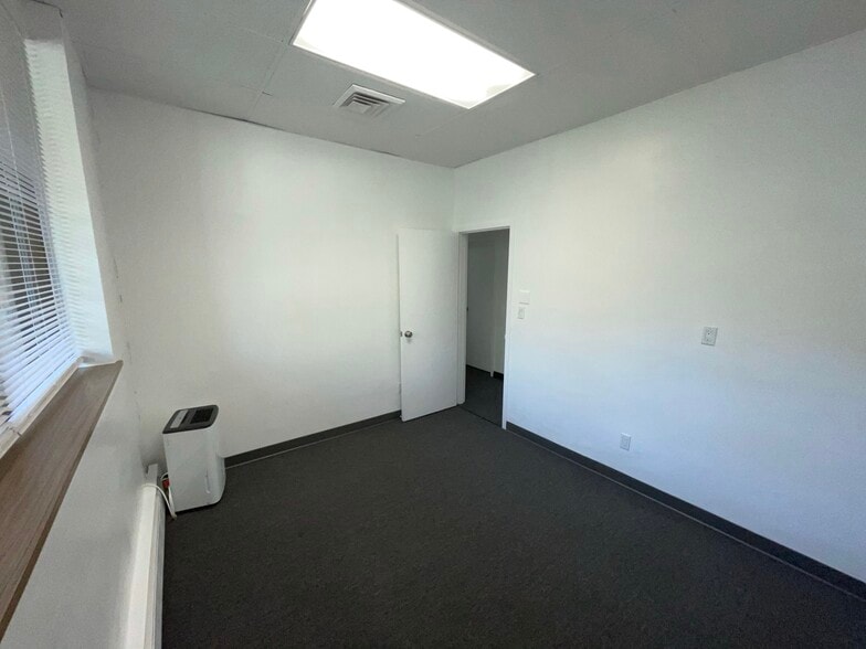 More Photos Of 20-24 Park Pl, Great Neck Office Residential For Lease