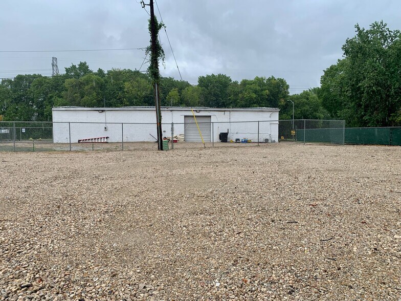 More Photos Of 4830 Sunbeam St, Houston Auto Repair For Lease