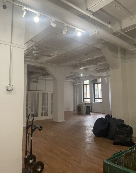 More Photos Of 344 W 38th St, New York Office For Lease