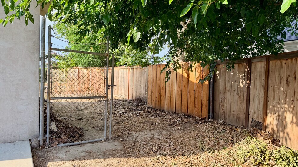 More Photos Of 1012 E Mineral King Ave, Visalia Flex For Sale