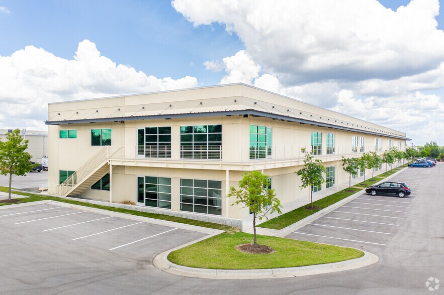 More Photos Of 1205 Sheldon Cv, Austin Showroom For Sale