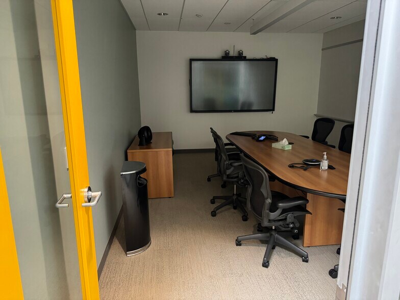 More Photos Of 185 N Wolfe Rd, Sunnyvale Research And Development For Lease