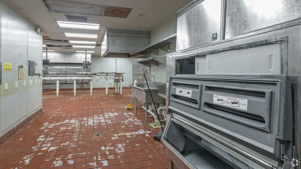 More Photos Of 4066 Victory Blvd, Portsmouth Restaurant For Lease