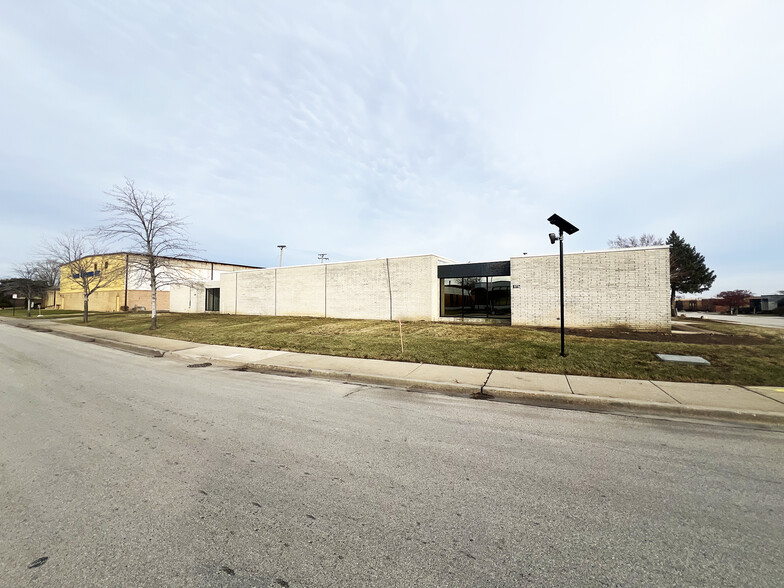 Primary Photo Of 875 Lively Blvd, Elk Grove Village Warehouse For Lease