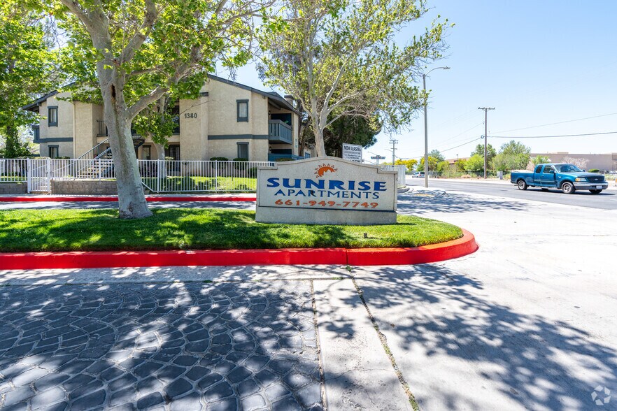 More Photos Of 1210-1340 Meadow View Ln, Lancaster Apartments For Sale