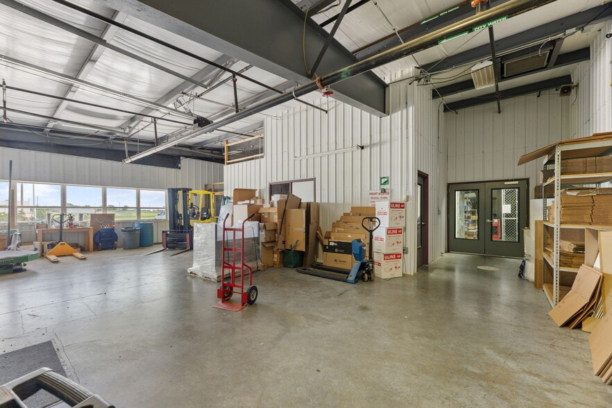 More Photos Of 900 W Miller Rd, Iola Manufacturing For Sale