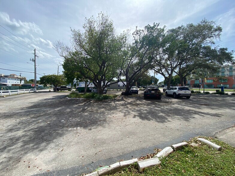 More Photos Of 215-235 S 21st Ave, Hollywood Office For Lease