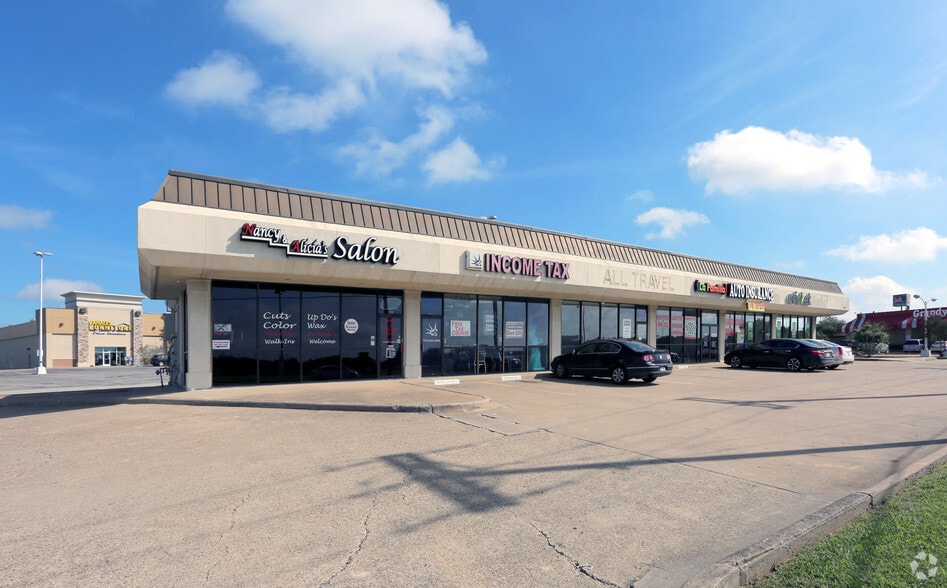 More Photos Of 2029 Town East Blvd, Mesquite General Retail For Lease