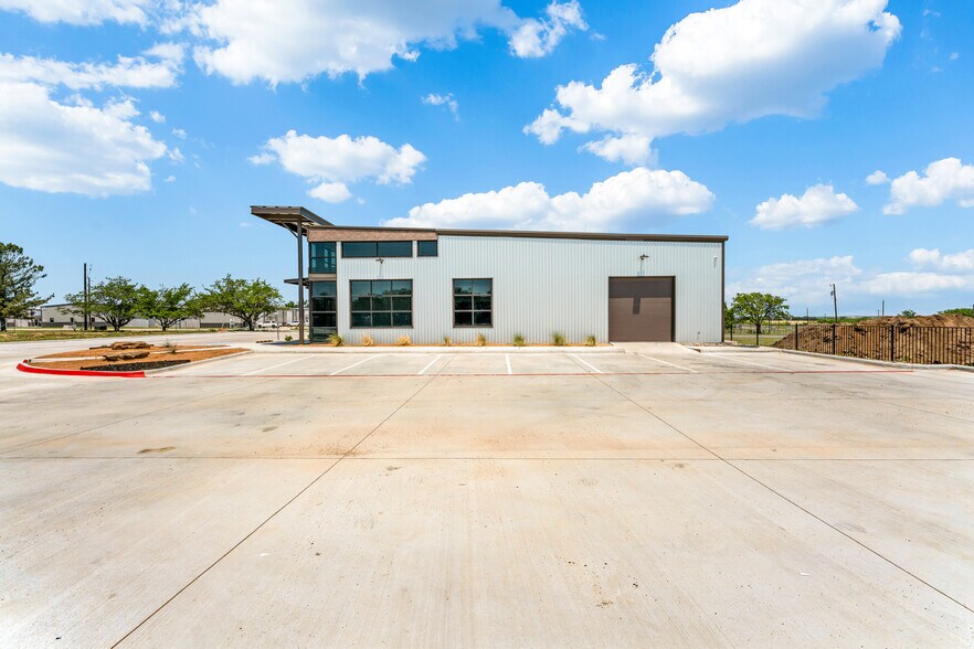 More Photos Of 17516 Matany Rd, Justin Office For Lease