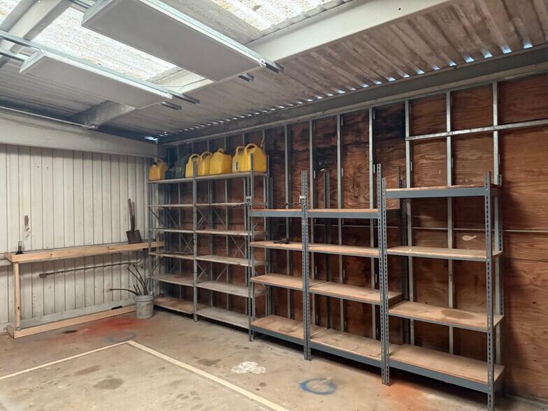 More Photos Of 1904 Hialeah Dr, Seabrook Light Manufacturing For Lease