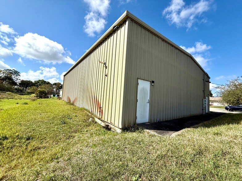 More Photos Of 6940 Heritage Dr, Port Saint Lucie Warehouse For Sale
