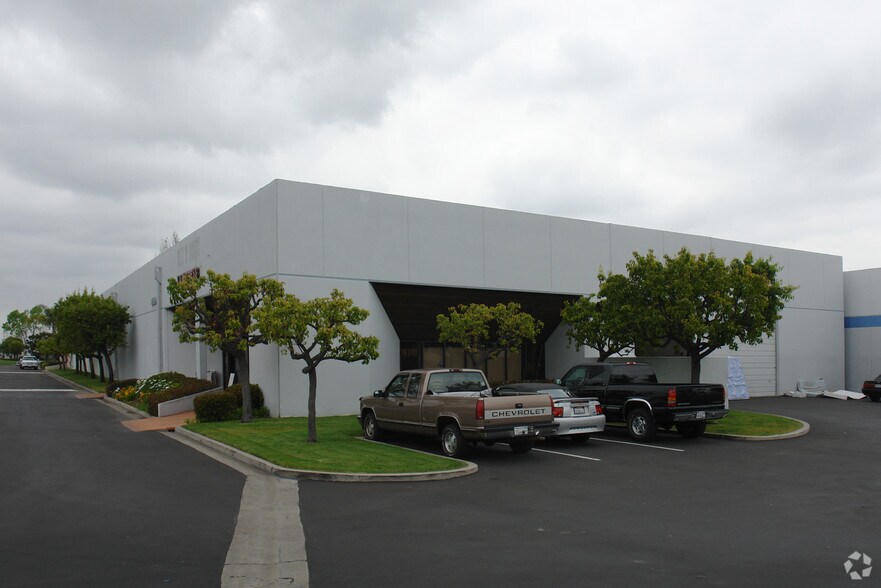More Photos Of 2929 S Harbor Blvd, Santa Ana Warehouse For Sale