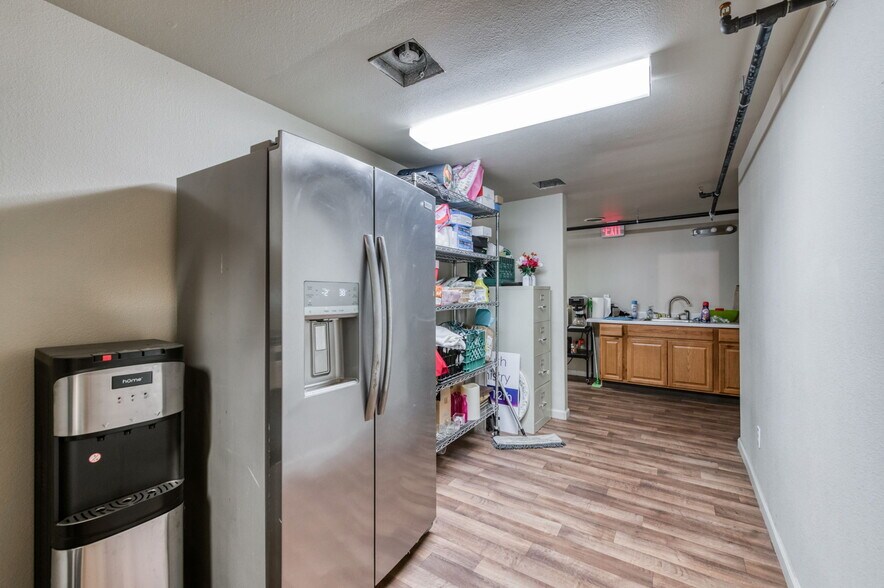 More Photos Of 137 N L St, Dinuba Storefront Retail Residential For Sale