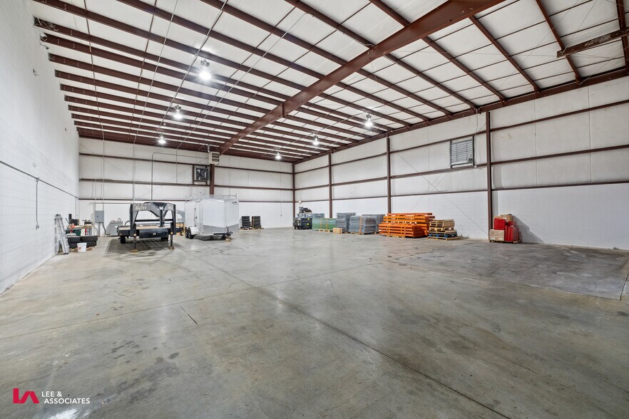 More Photos Of 4240 Industrial Center Ln, Acworth Warehouse For Sale